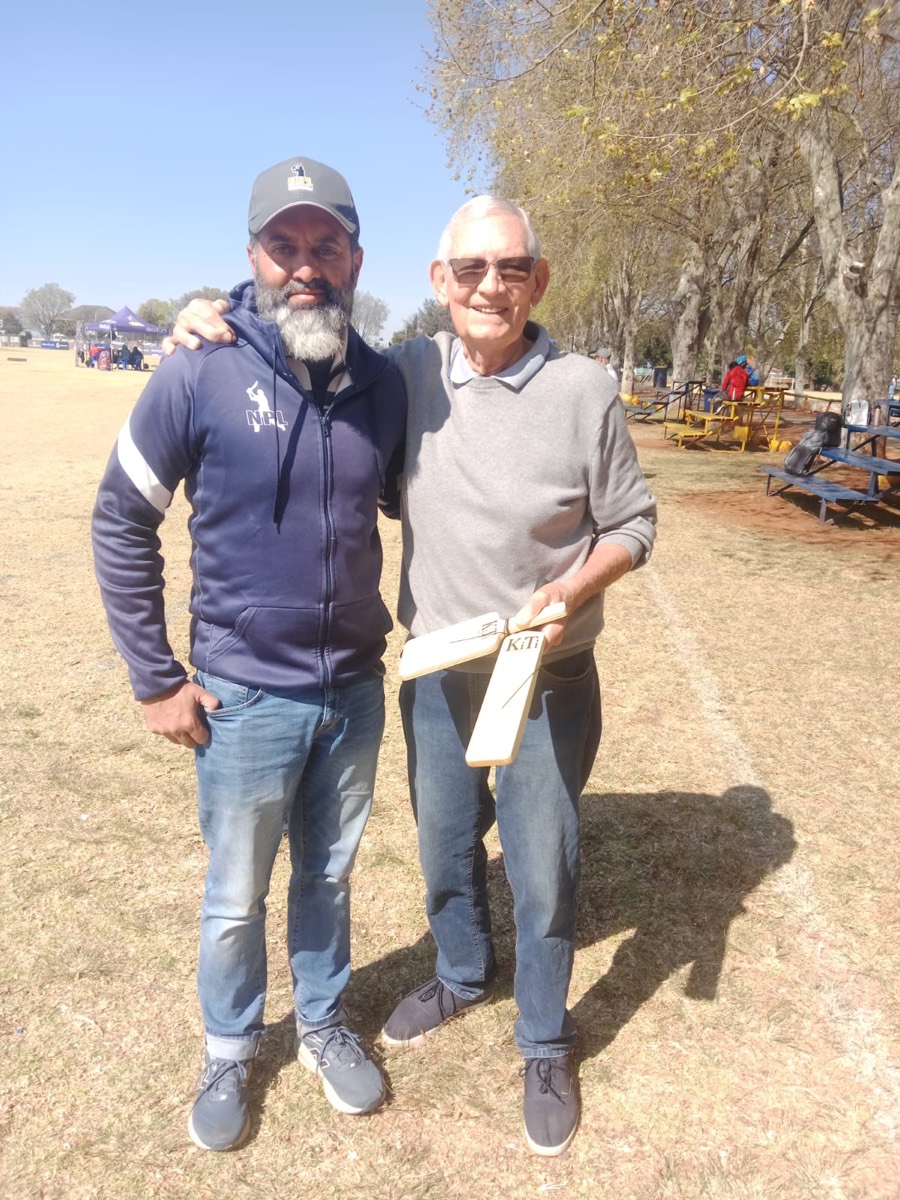 Nico Botha, the owner of KiTi-Bat, on the right holding a KiTi-Bat, with Ziyaad, organiser of the LPL junior cricket tournament