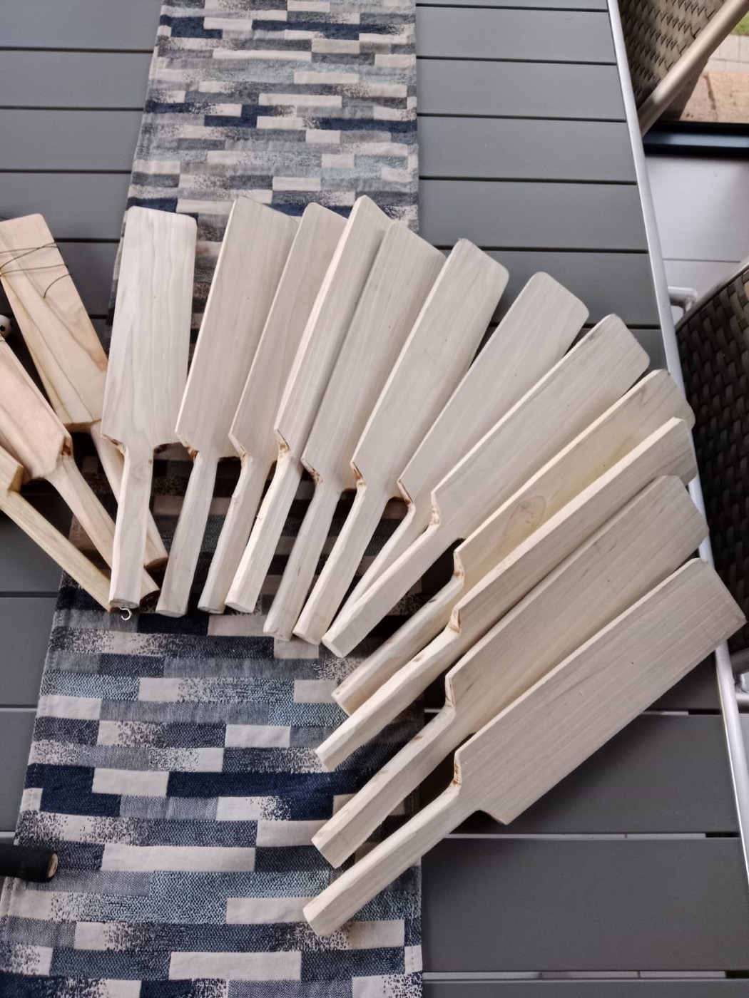A fan of freshly shaped KiTi-Bats